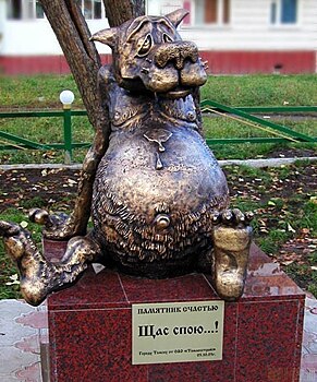 Йошкин кот! Может, селфи? 9 очень странных памятников со всей России