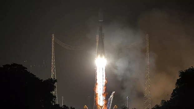 Ракета "Союз-СТ" с французским спутником стартовала с Куру
