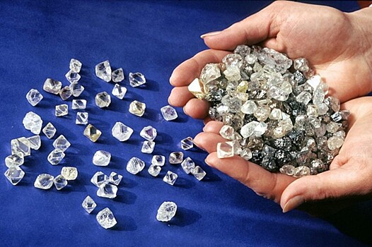 "Алроса" сократила добычу алмазов на 11%