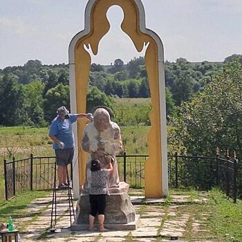 Волонтёры отреставрировали скульптуру святого