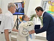 Дмитрий Азаров поздравил самые крепкие пары с Днем семьи, любви и верности