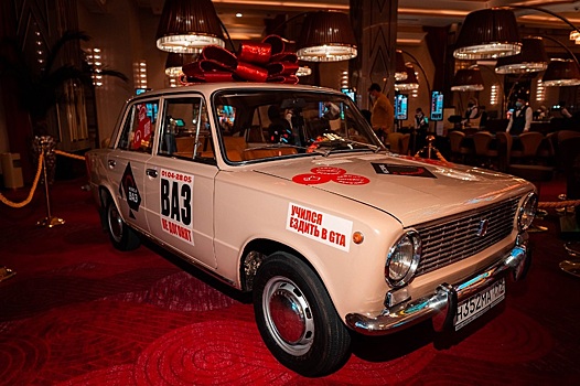 Гарик Харламов разыграет легендарный автомобиль ВАЗ 2101 в «Казино Сочи»