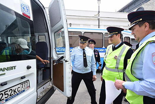 Более трех тысяч автобусов и такси отправили на штрафстоянки в Москве за полгода