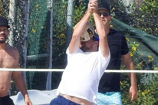 Получивший мячом в лицо Ди Каприо стал мемом