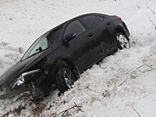 «Тойота» опрокинулась в кювет на трассе в Вологодской области