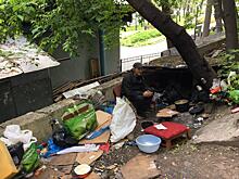 Бомжи соорудили себе дом у Сахаровского центра