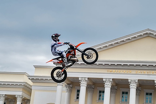 В центре Тюмени запретили езду на мотоциклах по ночам