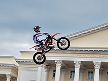 В центре Тюмени запретили езду на мотоциклах по ночам