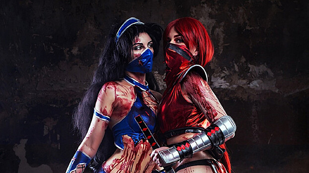 Россиянки сделали кровавый косплей на Китану и Скарлет из Mortal Kombat