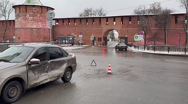 Женщина попала в больницу после ДТП у нижегородского кремля