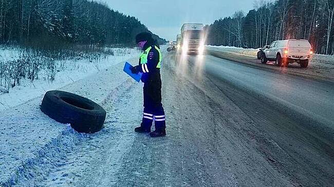 Колесо отлетело от фуры в другие машины: пострадало пятеро