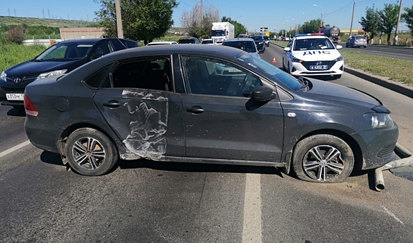 Волгоградка почувствовала себя плохо за рулем и врезалась в дорожный знак