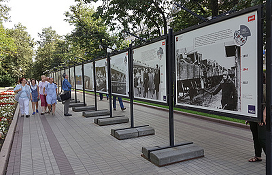 Открылась фотовыставка "180 лет железным дорогам России"