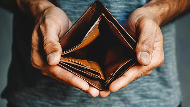 Почему деньги «не держатся»: эзотерический взгляд