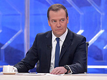 Медведев поздравил худрука театра имени Комиссаржевской с 75-летием