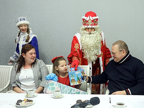 Пензенский губернатор исполнил новогодние мечты участников акции «Елка желаний»