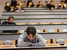 Российский вуз пригрозил отчислением пришедшему на лекцию в женском платье студенту