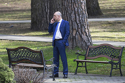 Минфин (министр Антон Силуанов на фото) предлагает выбрать между экономикой и пенсиями