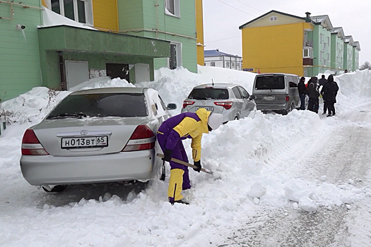 В Южно-Сахалинске устроили соревнования по скоростному откапыванию авто