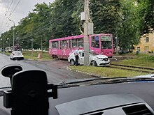 «Рено-Логан» протаранил трамвай в Приокском районе (ФОТО)
