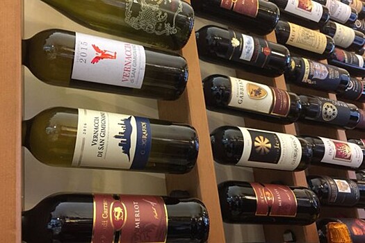 Красное или белое: в Роскачестве научили выбирать вино