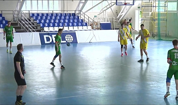 Волгоградские гандболисты выиграли один матч у краснодарцев