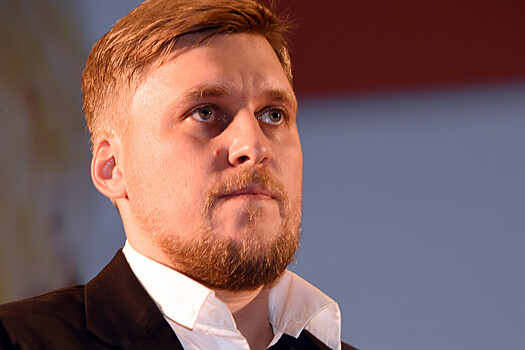 Александр Незлобин объяснил, почему ему звонит мать и плачет