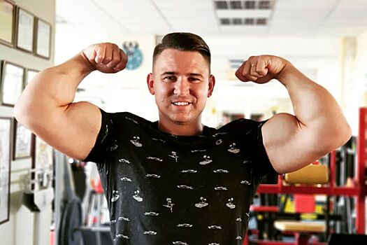 Интервью с чемпионом мира по армрестлингу в лиге «Восток — Запад» россиянином Артёмом Тайновым — биография, фото