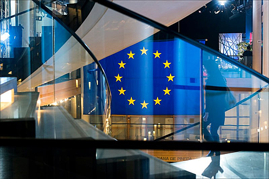 Евросоюз выкинул 215 миллионов доз вакцины от COVID-19 на 4 миллиарда евро