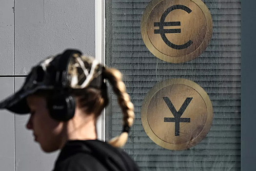 Аналитики выяснили валютные предпочтения россиян: от евро избавляются, юань набирает популярность