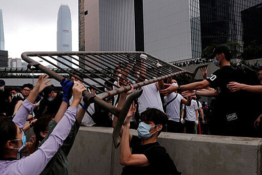 В Гонконге акции протеста обрушили цены на отели