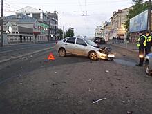 В Кирове в результате столкновения «Гранты» с «Фольксвагеном» три человека получили травмы