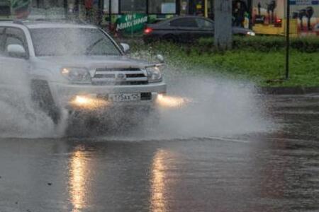Во Владивостоке продолжается ремонт ливневок