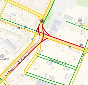 ДТП с внедорожником парализовало движение на площади Сенной