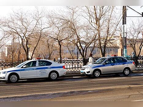 Пьяную компанию задержала полиция на площади Ленина