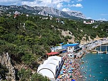 На море в "бархатный" сезон: Крым в ТОП-10 недорогих курортов России