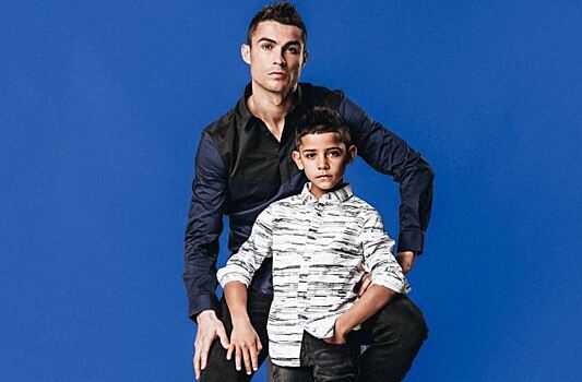 Криштиану Роналду с сыном в новой рекламной кампании. Похожи, правда?