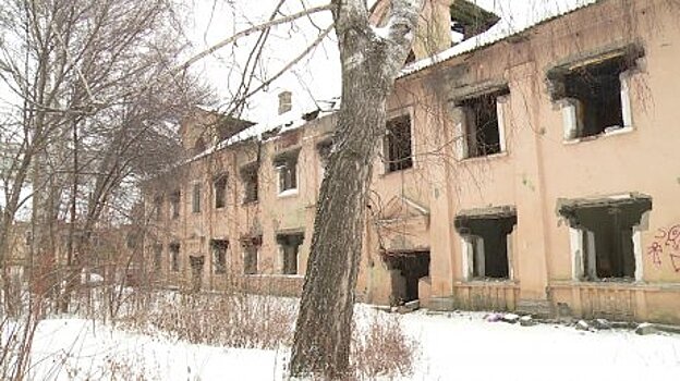 Заброшенный дом на Комсомольской пугает местных жителей