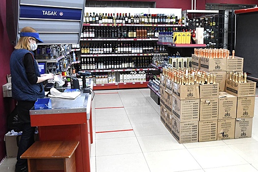 Депутаты Госдумы предложили убрать чекушки с алкоголем из прикассовой зоны магазинов