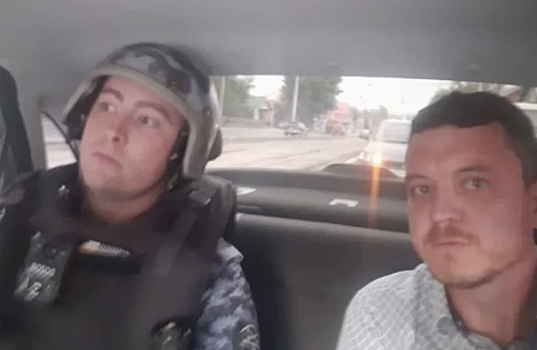 В Новосибирске глава СКР изучит задержание активиста в миграционном