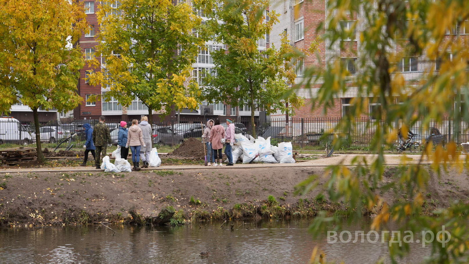 Общегородской субботник сегодня проходит в Вологде