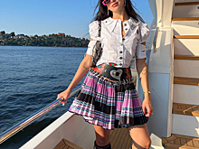 Дуа Липа вновь признаётся в любви к культовым мини-юбкам от Chopova Lowena