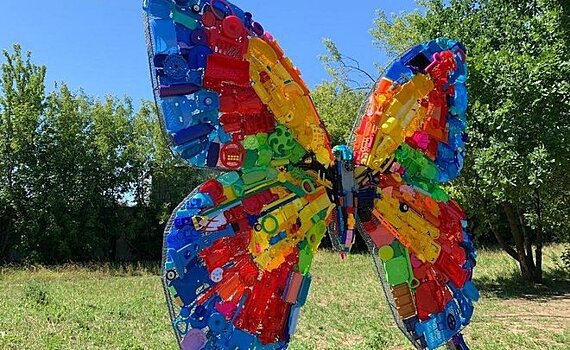 В Казани в Горкинско-Ометьевском лесу открыли арт-объект из перерабатываемого пластика