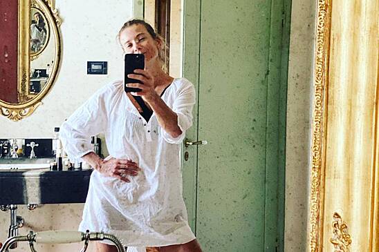«Вот это форма!»: 47-летняя Высоцкая в купальнике похвасталась стройной фигурой