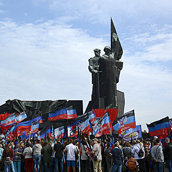 Донецк празднует 75-летний юбилей освобождения от фашистов. Фоторепортаж