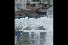 Сошедшая на российское село разрушительная лавина попала на видео