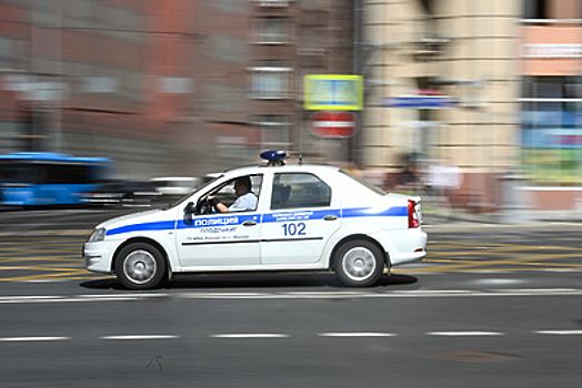 Водитель такси отбился от троих нападавших на востоке Москвы