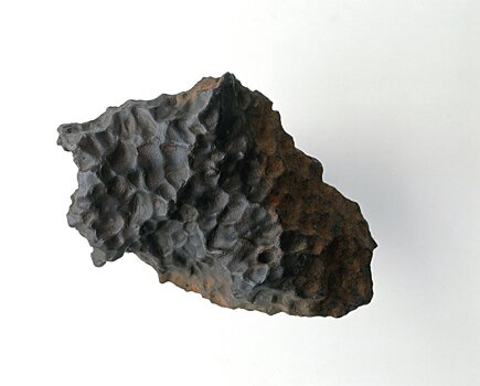 Впервые обломки метеорита подняли со дна океана