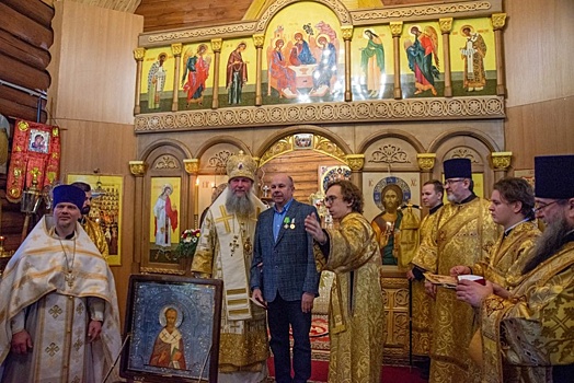 Митрополит Екатеринбургский и Верхотурский отметил вклад КЗФ в развитие храма