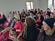 Глава Энгельсского района поздравил работниц МКУ «Городское хозяйство»